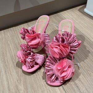 NEW WITH TAGS Gianni Bini Hardaway Satin Ruffle Floral Heels Sandal